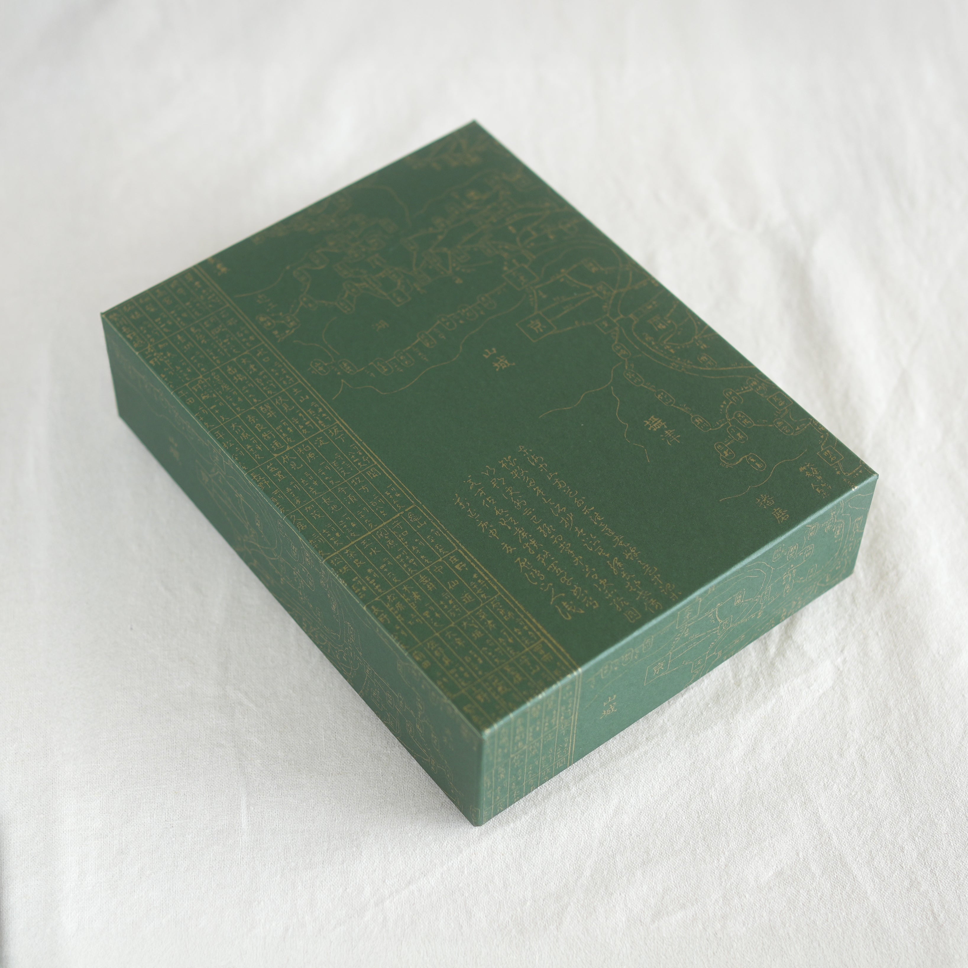 Amo Karuta (sweet bean & mochi confection with Hyakunin Isshu Monaka wafers)