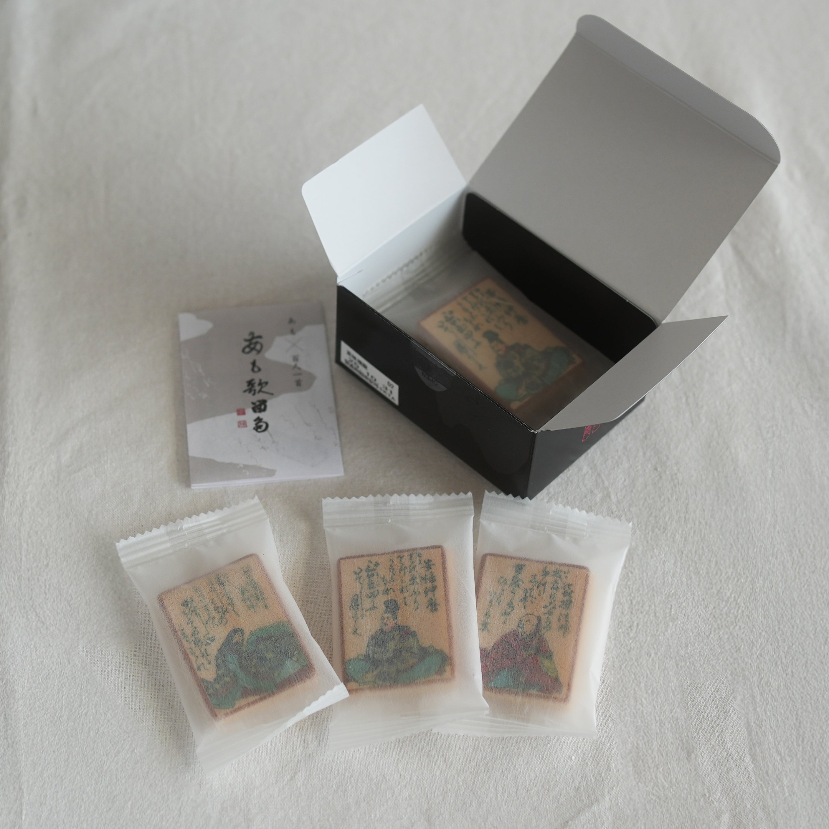 Amo Karuta (sweet bean & mochi confection with Hyakunin Isshu Monaka wafers)