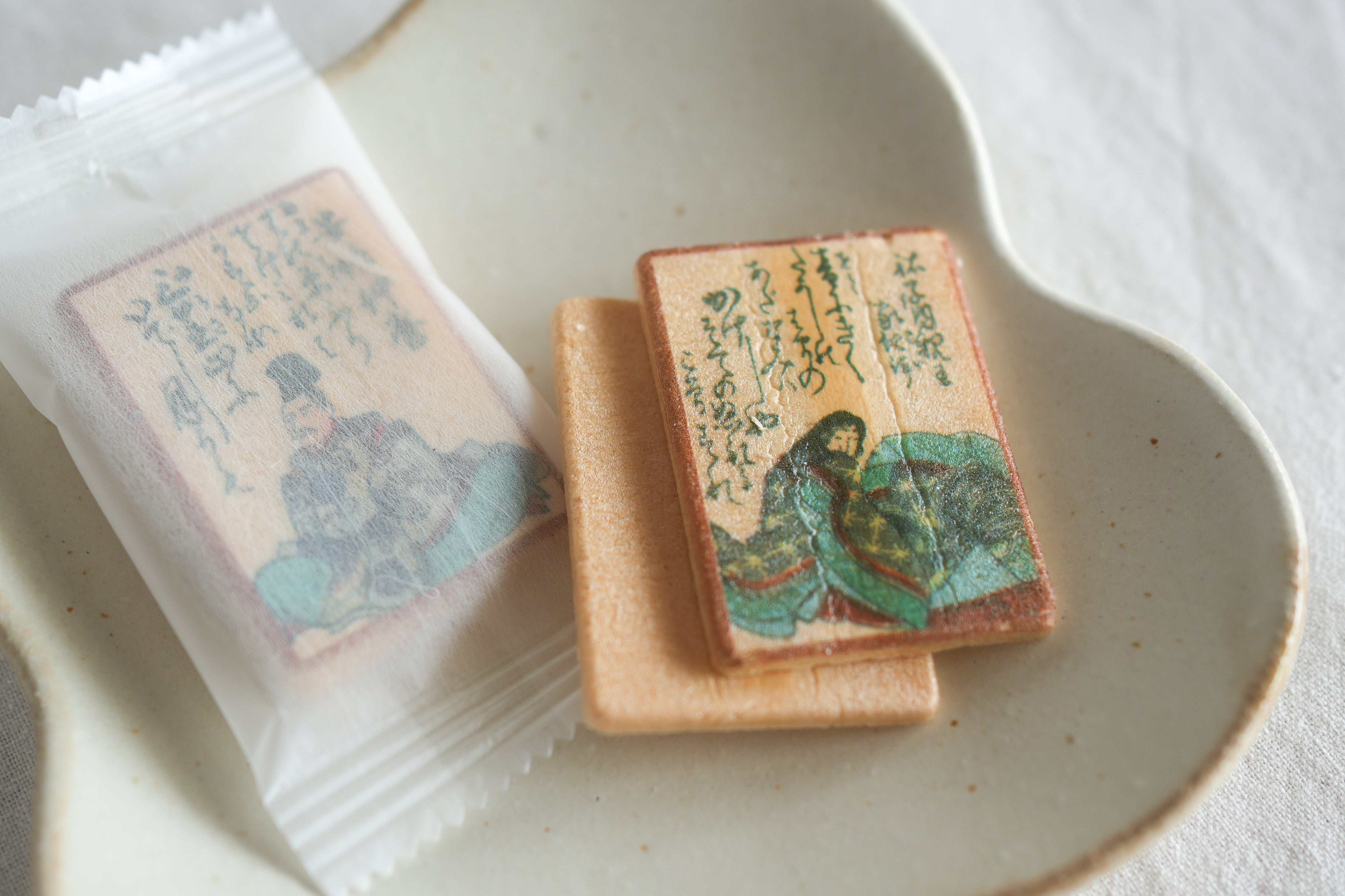 Amo Karuta (sweet bean & mochi confection with Hyakunin Isshu Monaka wafers)