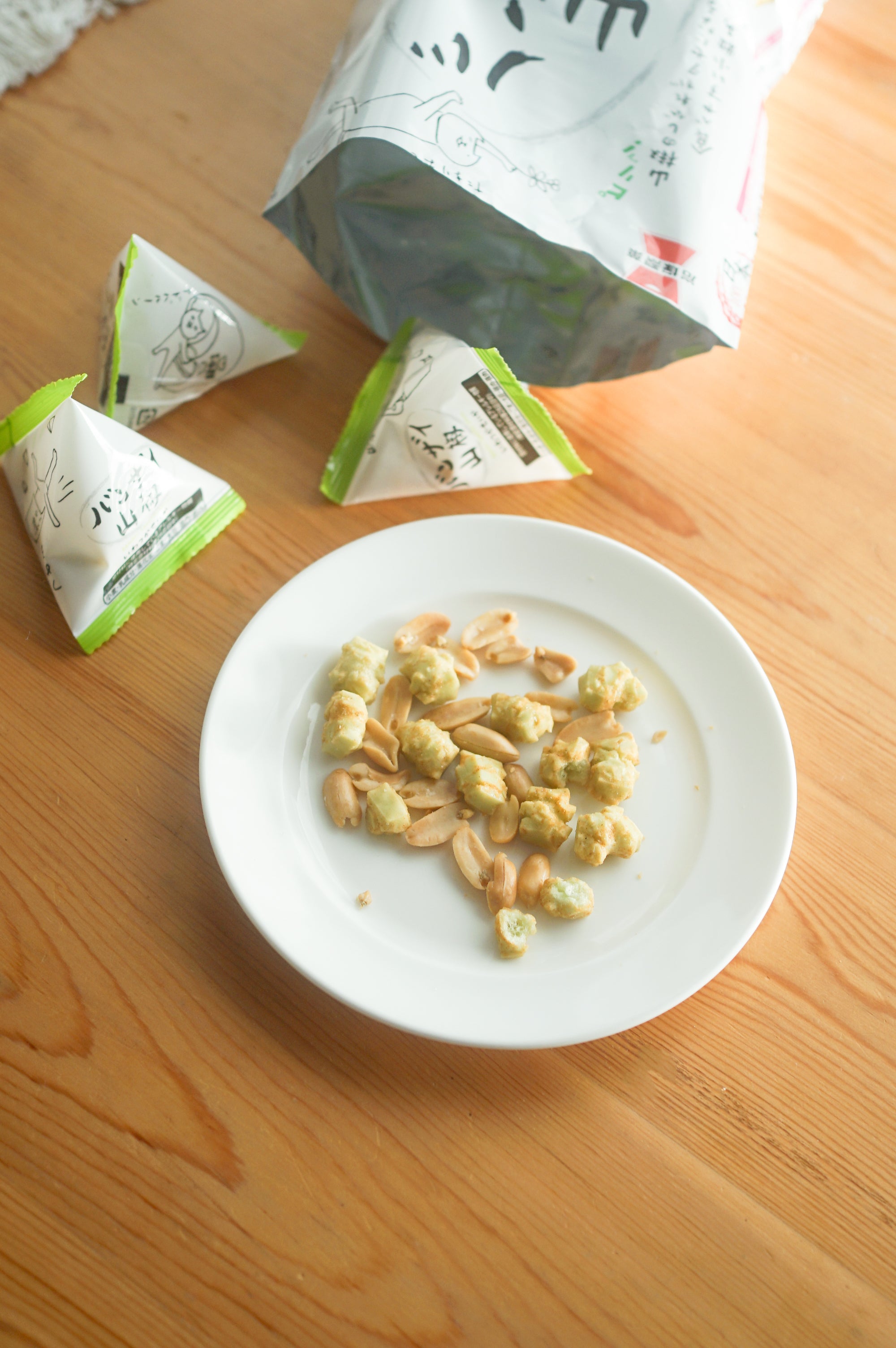Iwatsuka Seika Banzai Sansho Japanese pepper flavor senbei rice crackers