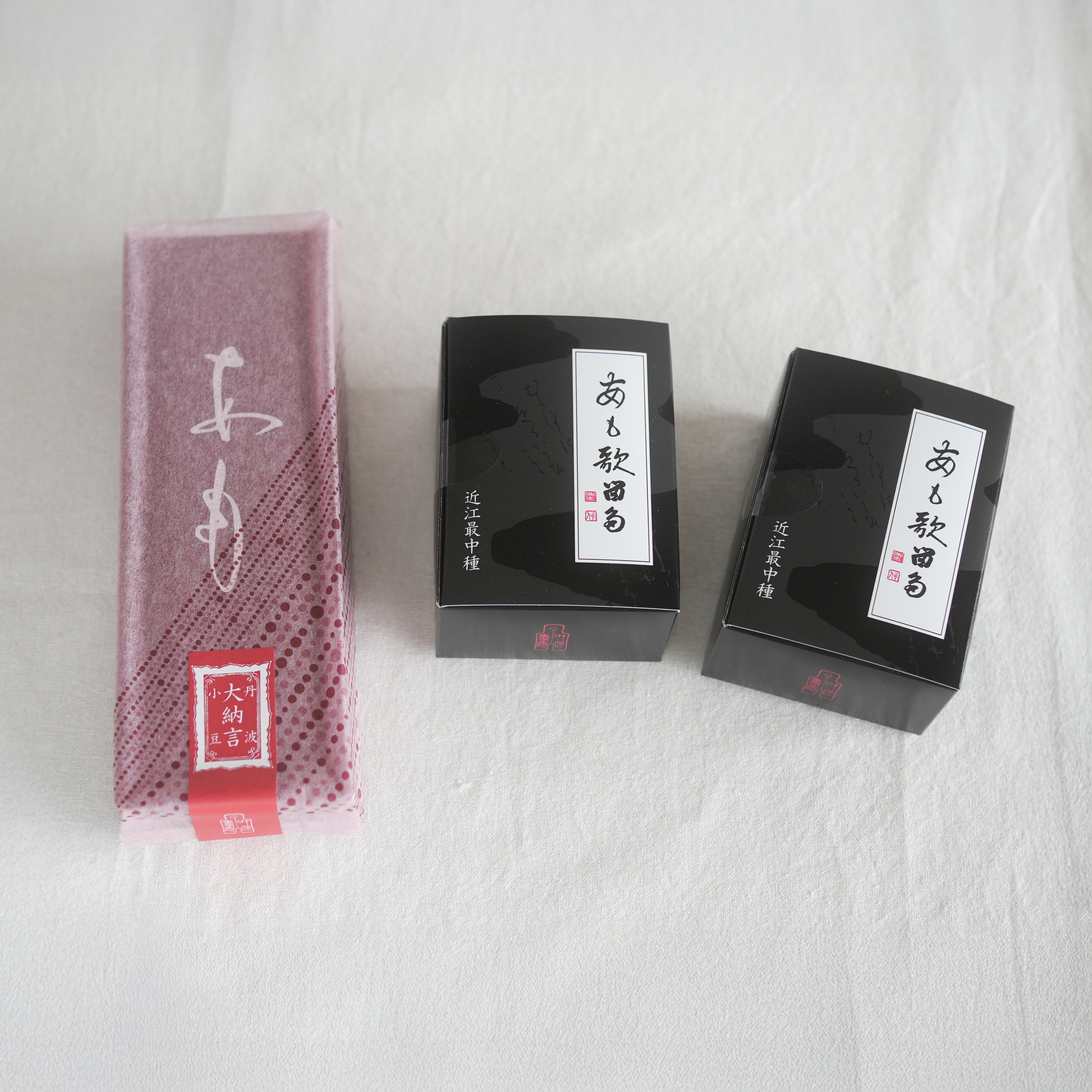 Amo Karuta (sweet bean & mochi confection with Hyakunin Isshu Monaka wafers)