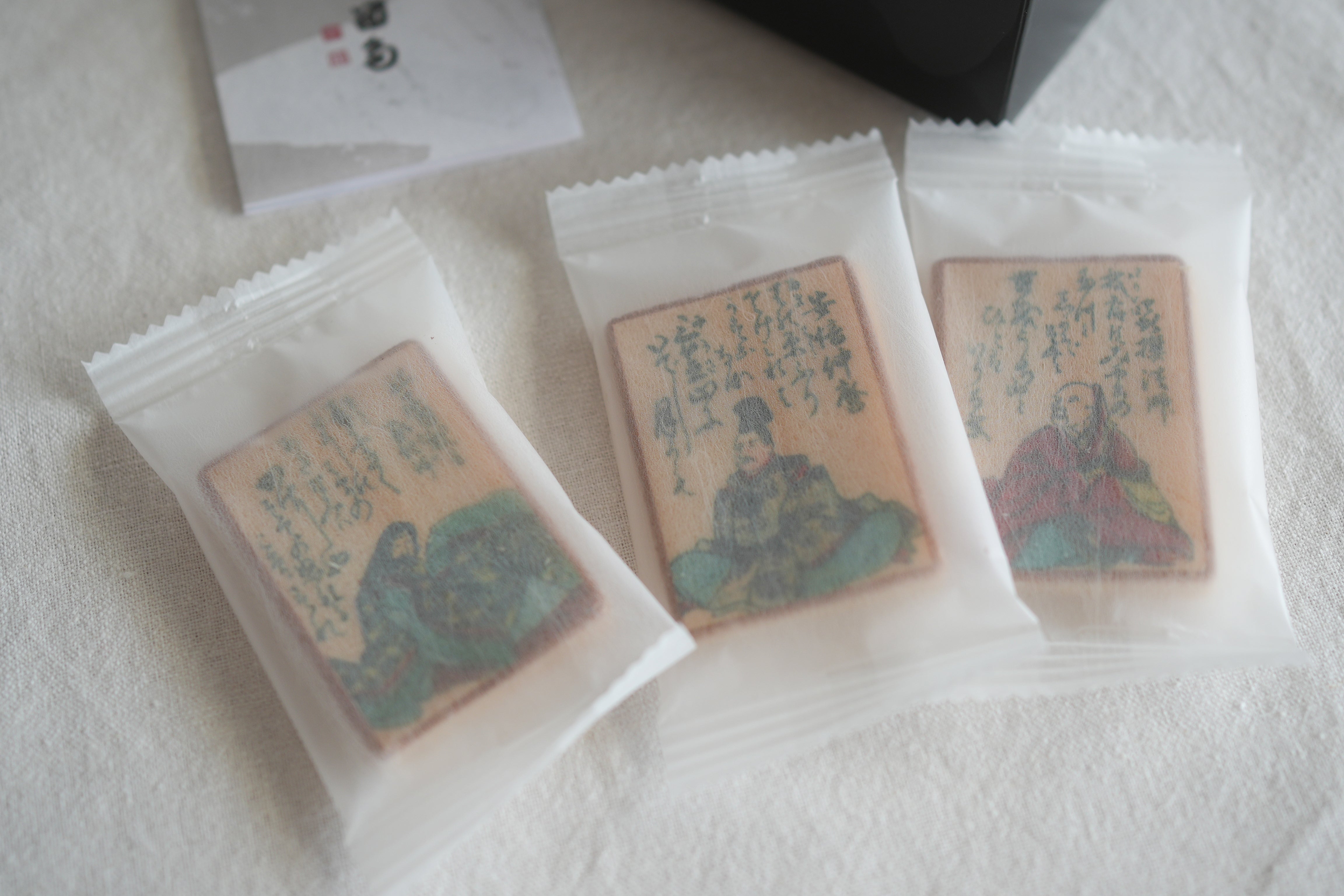 Amo Karuta (sweet bean & mochi confection with Hyakunin Isshu Monaka wafers)