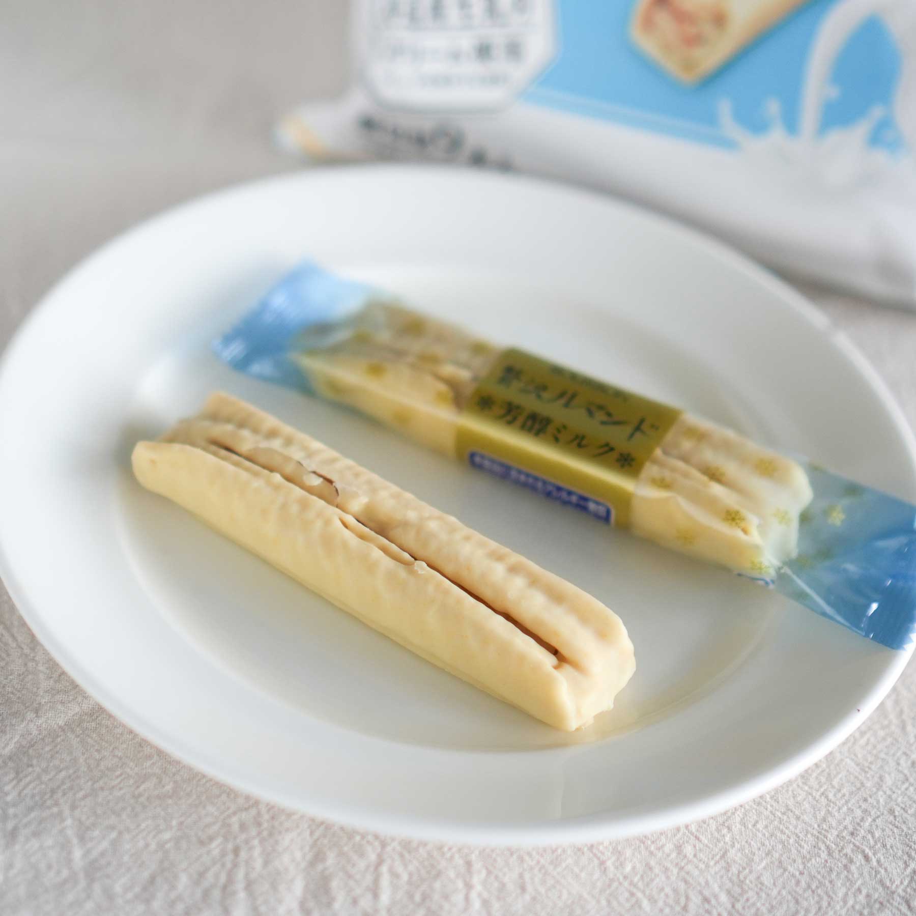 BOURBON Zeitaku Premium Lumonde Japanene Crispy Crepe Cookie – Rich Milk